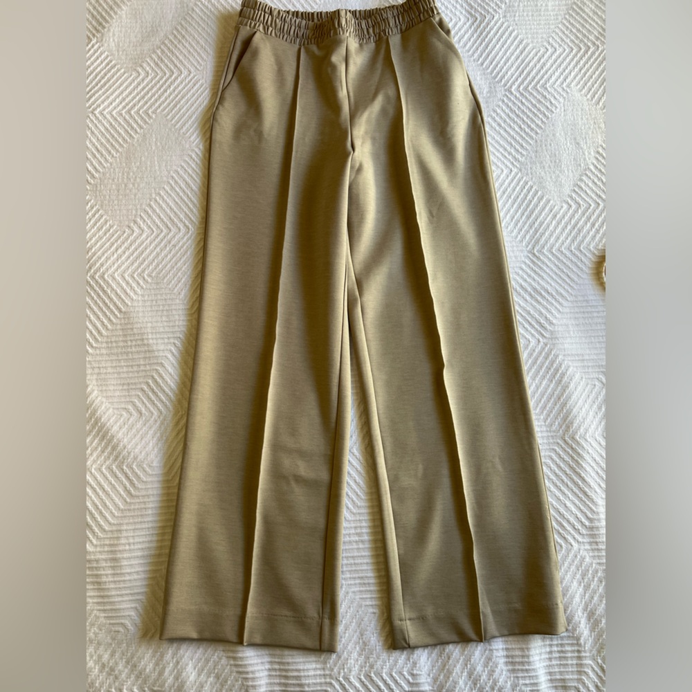 H&M - women’s wide leg stretch waist Beige Pants leg, pockets